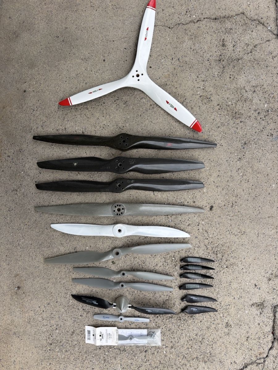 RC Kits de montage: RC Modellflug Propeller – D'occasion à Engelburg par igetnocow