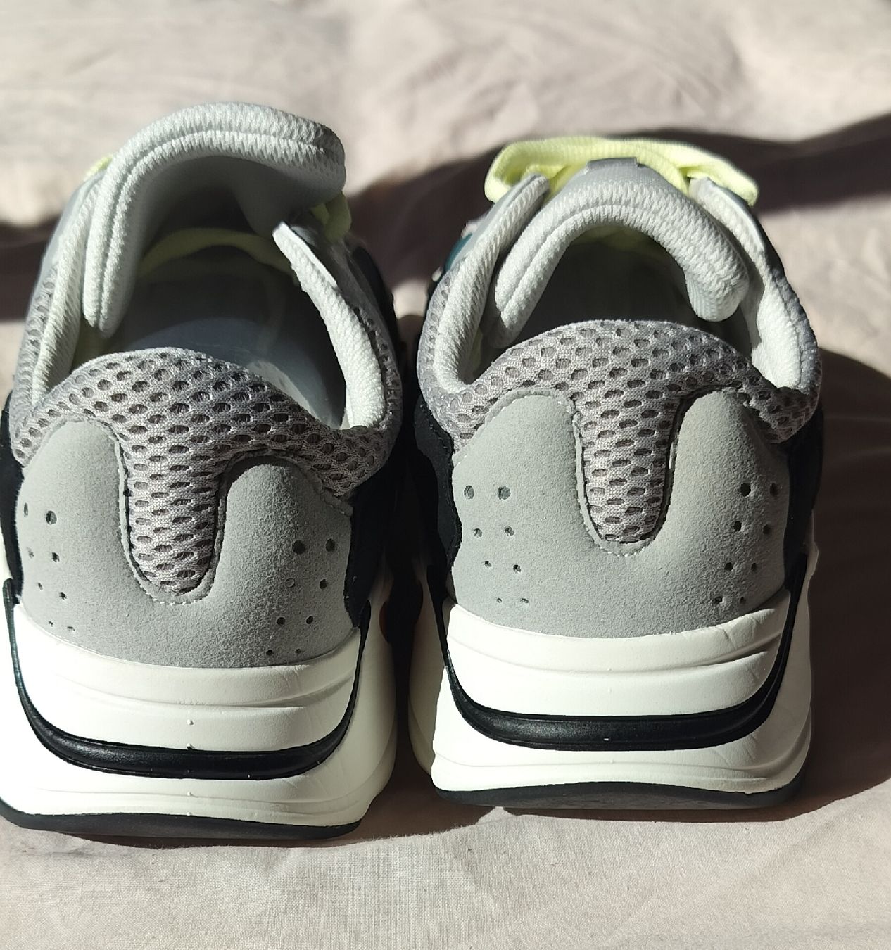Adidas Scarpe da uomo: Yeezy Boost 700 Wave Runner Sneakers, Size 41 UE – Nuovo (secondo la descrizione) da Lausanne venduto da usa_xd5k 4