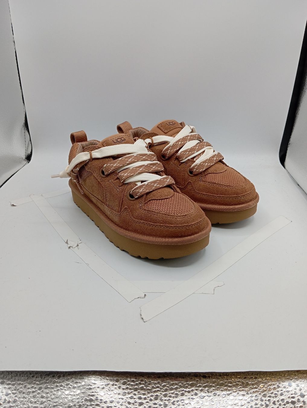 Ugg Scarpe da uomo: UGG Lowmel Lo - Chestnut (EU37) – Nuovo e nell'imballaggio originale da Schaffhausen venduto da outlez 1