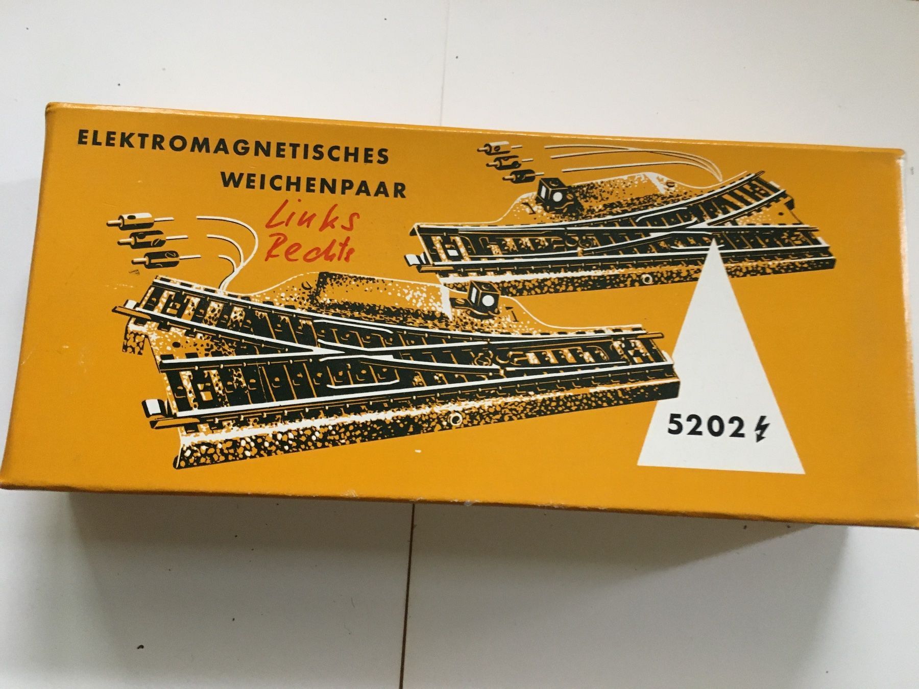 Märklin Modellini di ferrovie: Märklin Elektromagnetisches Weichenpaar – Usato da Grellingen venduto da Toyhamster