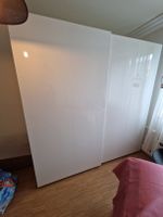 Weisser Kleiderschrank mit Schiebetüren, gut erhalten!