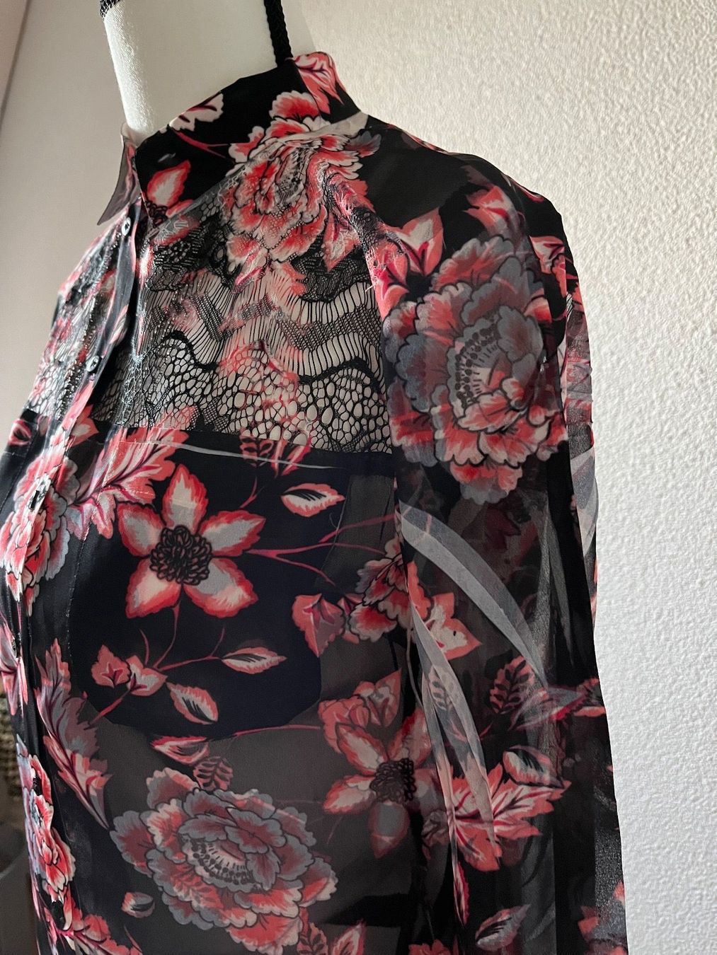 Guess Camicette: Guess Bluse Grösse XS – Nuovo (secondo la descrizione) da Grafstal venduto da fynesong 4