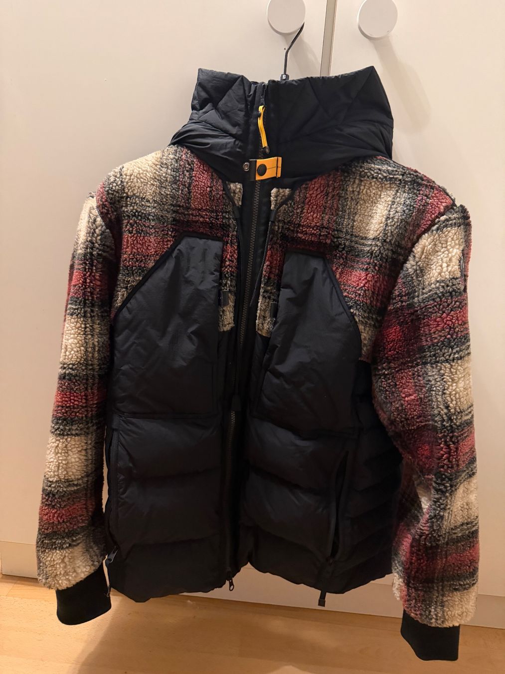Parajumpers Jacken: Parajumpers (plaid-panel quilted jacket) – Neu (gemäss Beschreibung) aus Zürich von Fuentes
