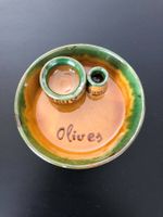 Plat à olives en très bon état.