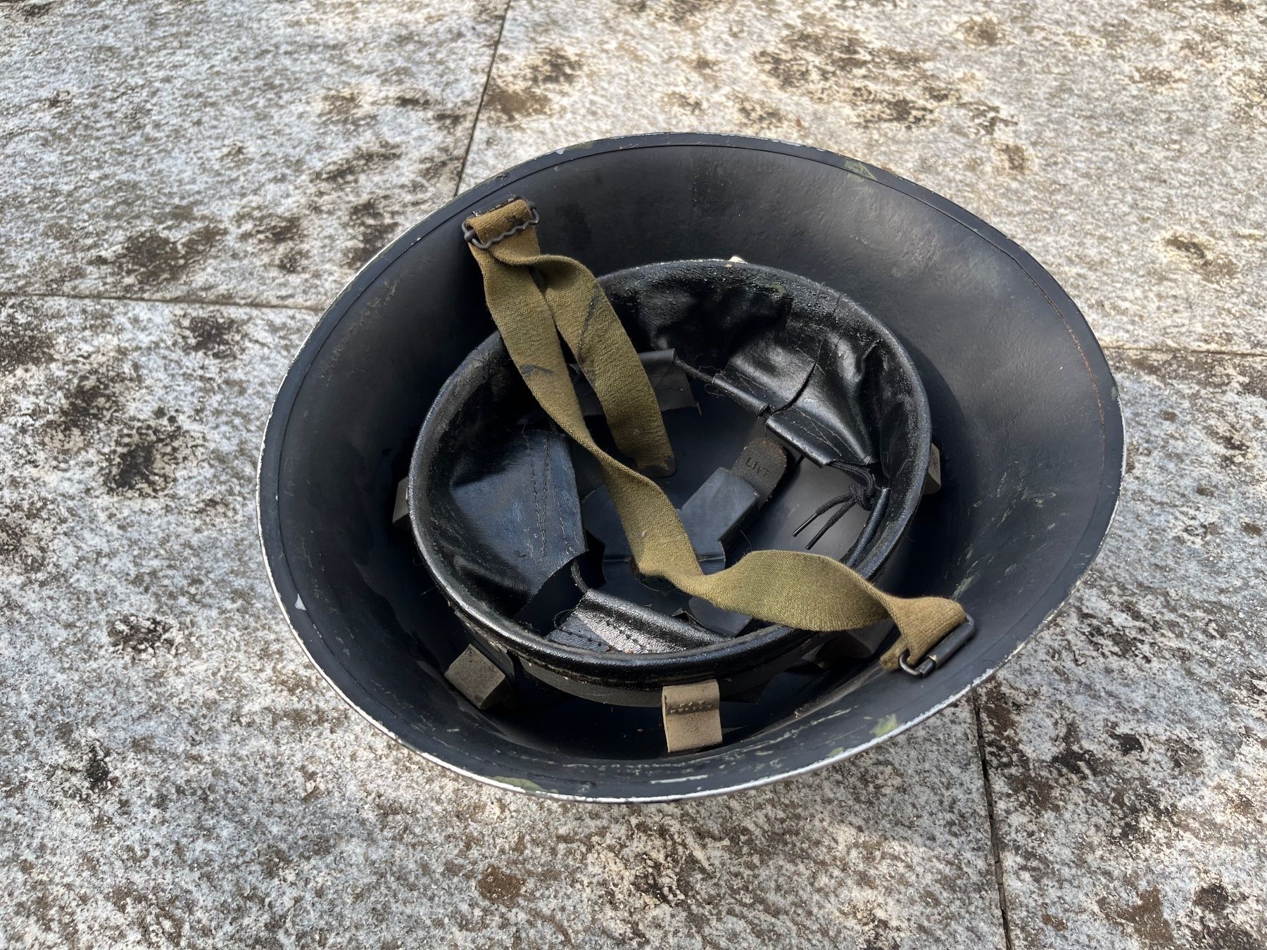 Uniformen & Effekten: Stahlhelm WW2 Britisch Nachkrieg – Gebraucht aus Bottmingen von Puffsack