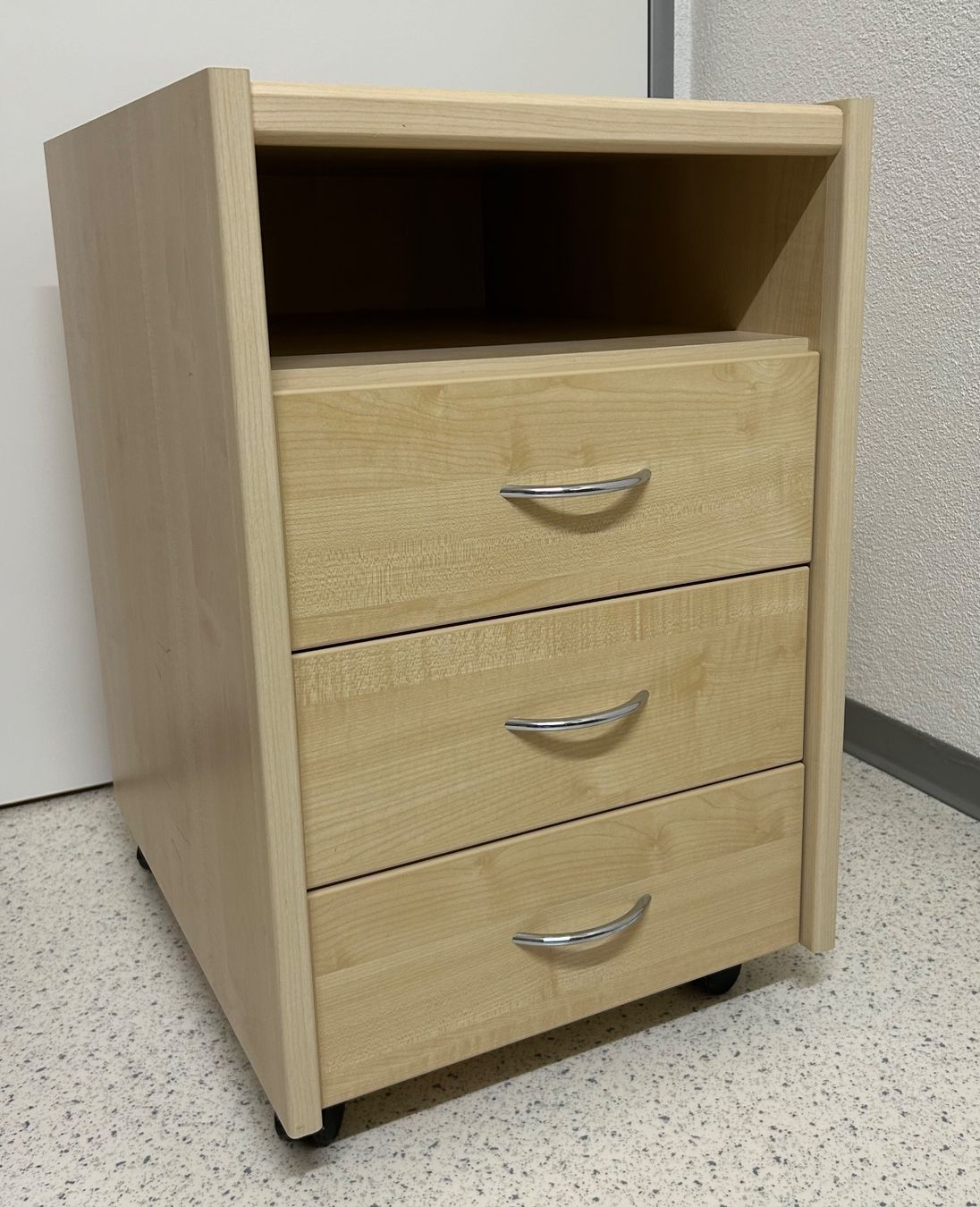 Banconi: Korpus auf Rollen in Holzoptik – Usato da Wetzikon ZH venduto da Madi68
