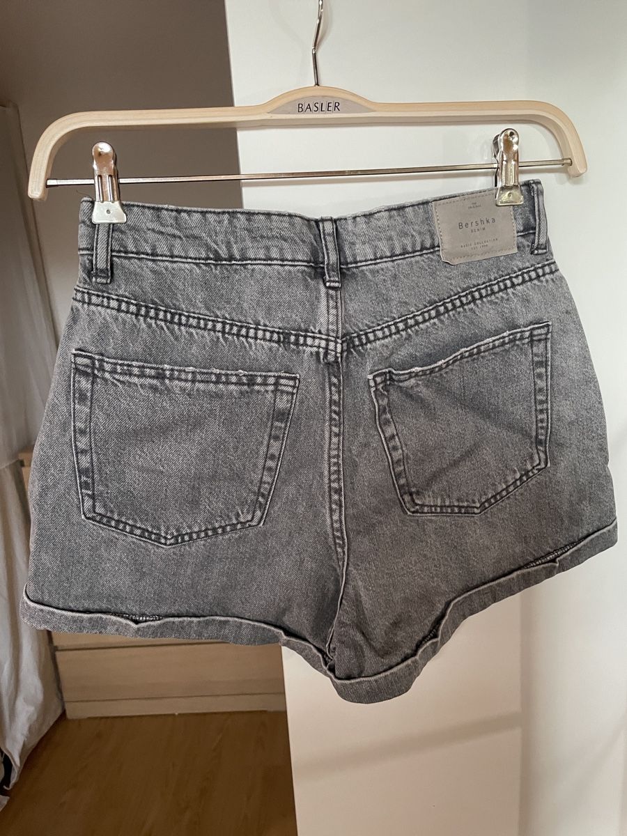 Bershka Pantaloni: Denim Short grau, Bershka Gr. 36/S – Usato da Münsingen venduto da Secondhand89 2