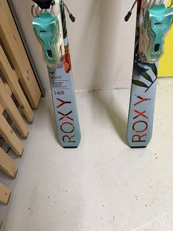 Sci: Skis Roxy Dreamcatcher 75  148 cm  avec fixations  – Usato da Morges venduto da ale_hbh8 2