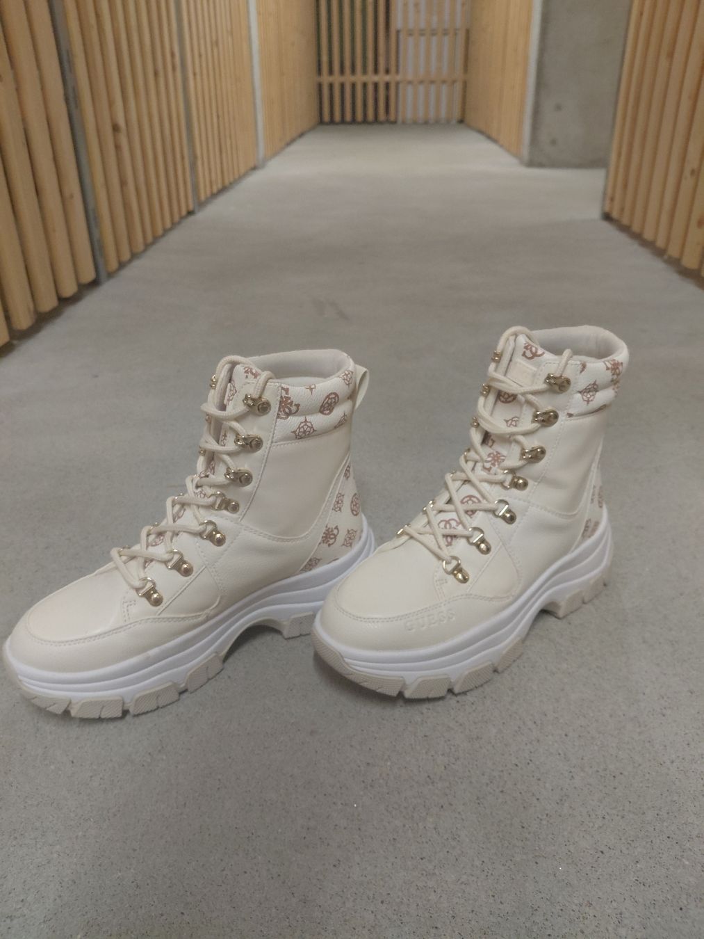 Guess Chaussures femmes: Guess Winterschuhe New – Neuf (Voir description) à Niederbipp par cra_9xqn