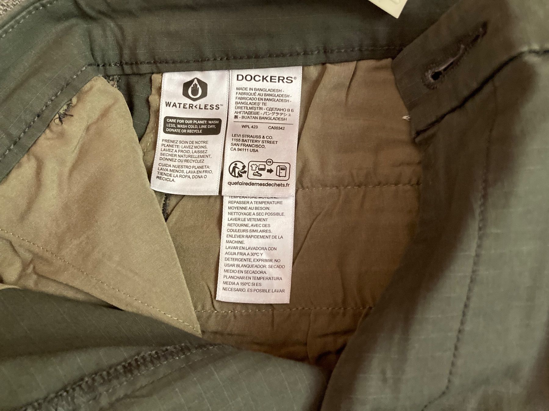 Pantaloni: Dockers - Short Tech Cargo - Vert - W33 (US) (V) – Nuovo (secondo la descrizione) da Fribourg venduto da Karushi 2