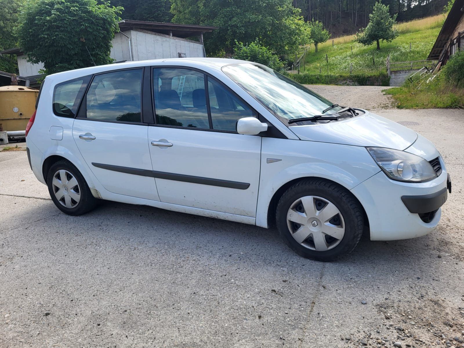 Renault Automobili: Renault Mégane Scénic Limousine – Usato da Menznau venduto da jrba 1