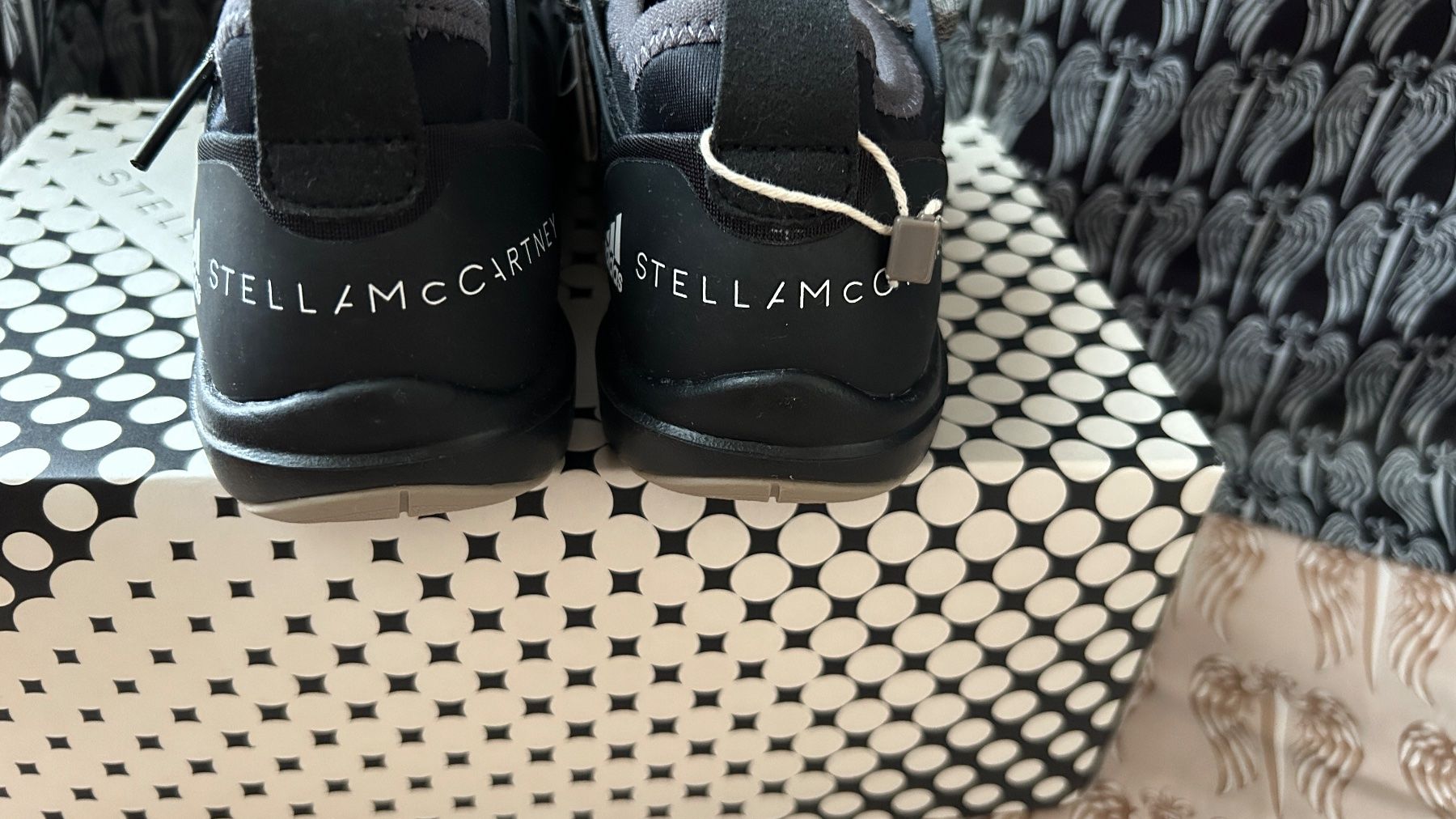 Stella McCartney Scarpe da donna: adidas by Stella McCartney Crazy Move Pro Sneakers – Nuovo e nell'imballaggio originale da Schaan venduto da MivrSh