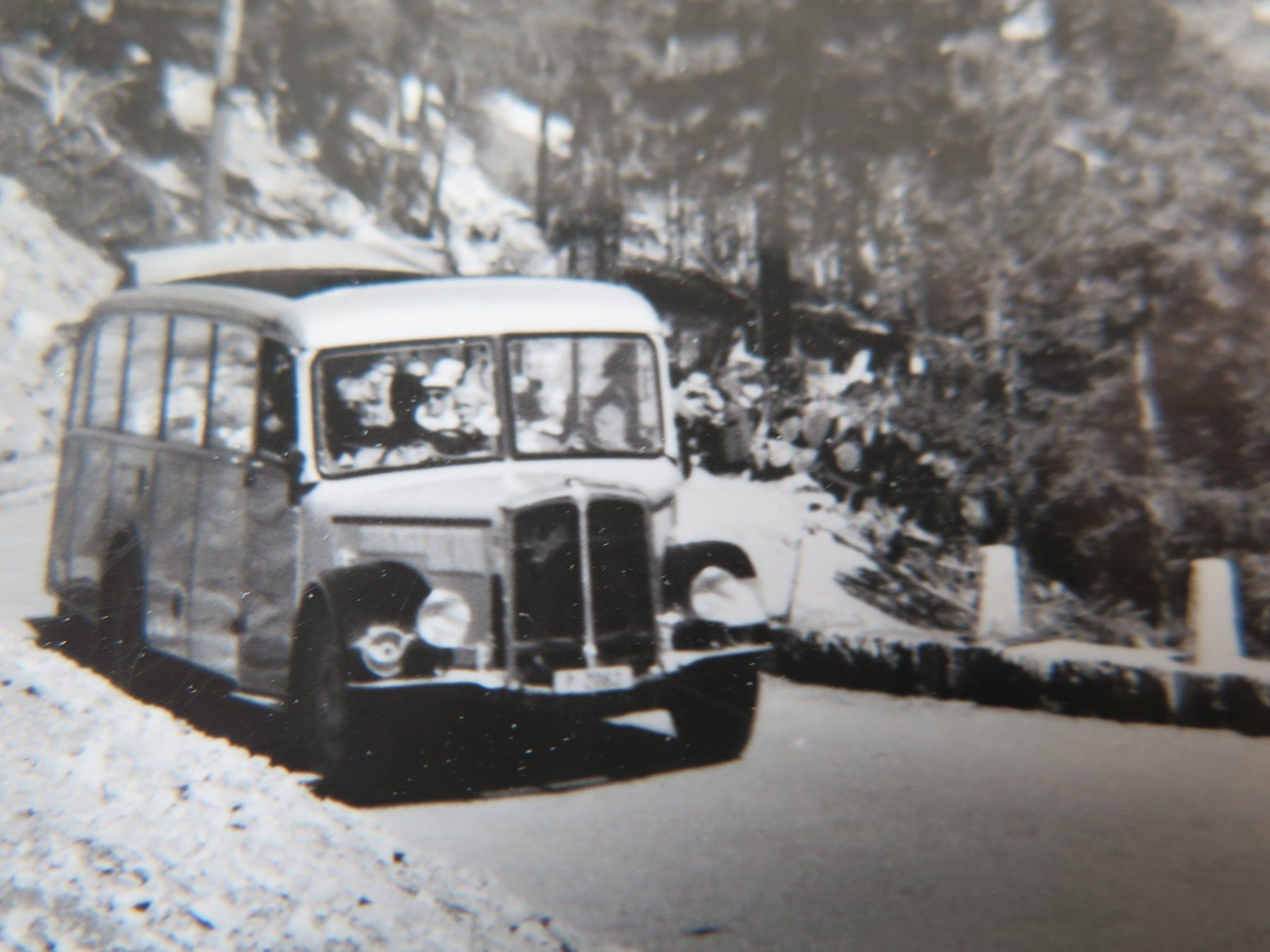 Ansichtskarten: SAAS-GRUND - SAURER-POSTAUTO - SCHNAUZENPOSTAUTO – Gebraucht aus Wittenbach von lipasal 1