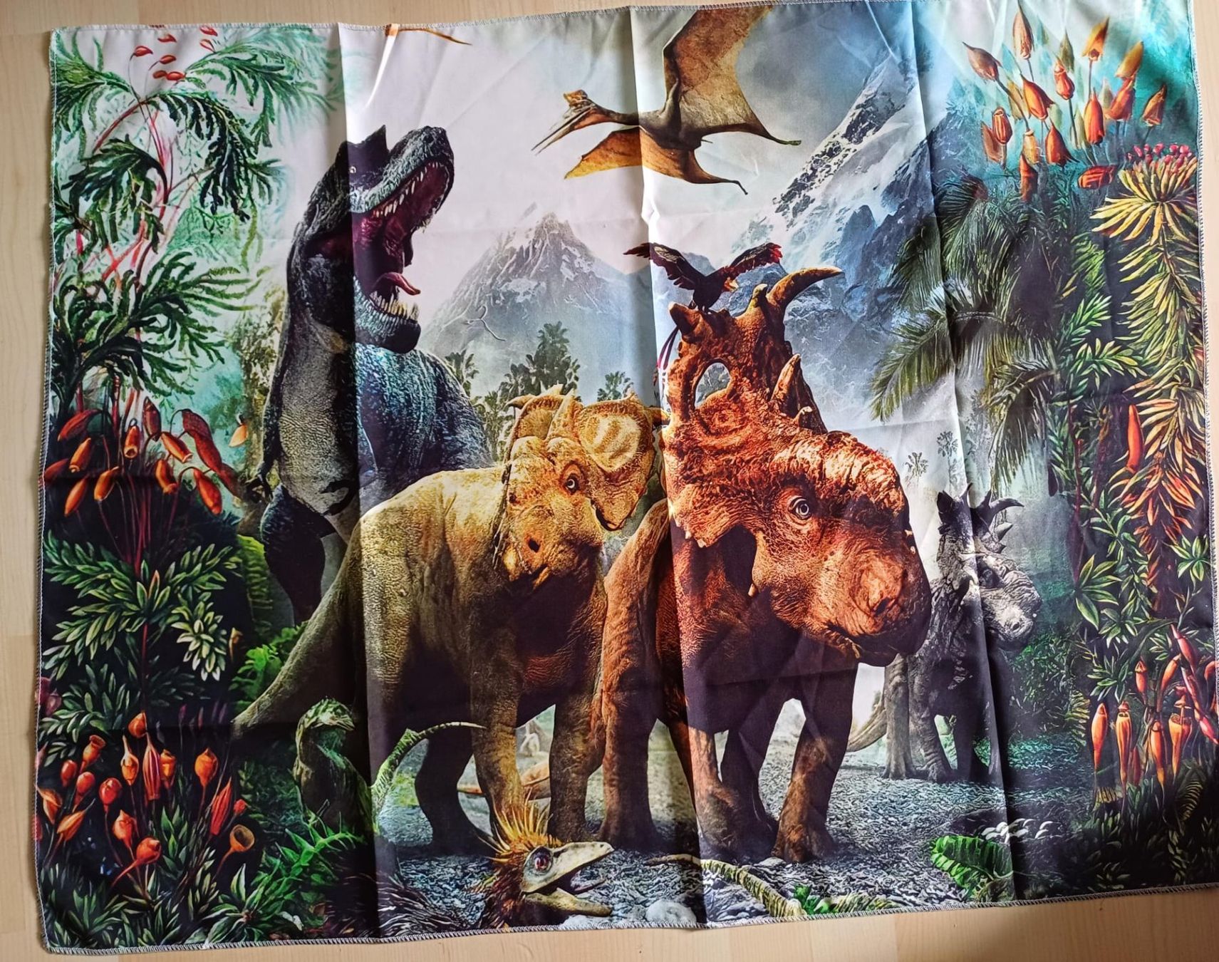 Poster & Bilder: Wandbehang Dinosaurier 95cm x 73cm – Neu und originalverpackt aus Walenstadt von emynmuil1