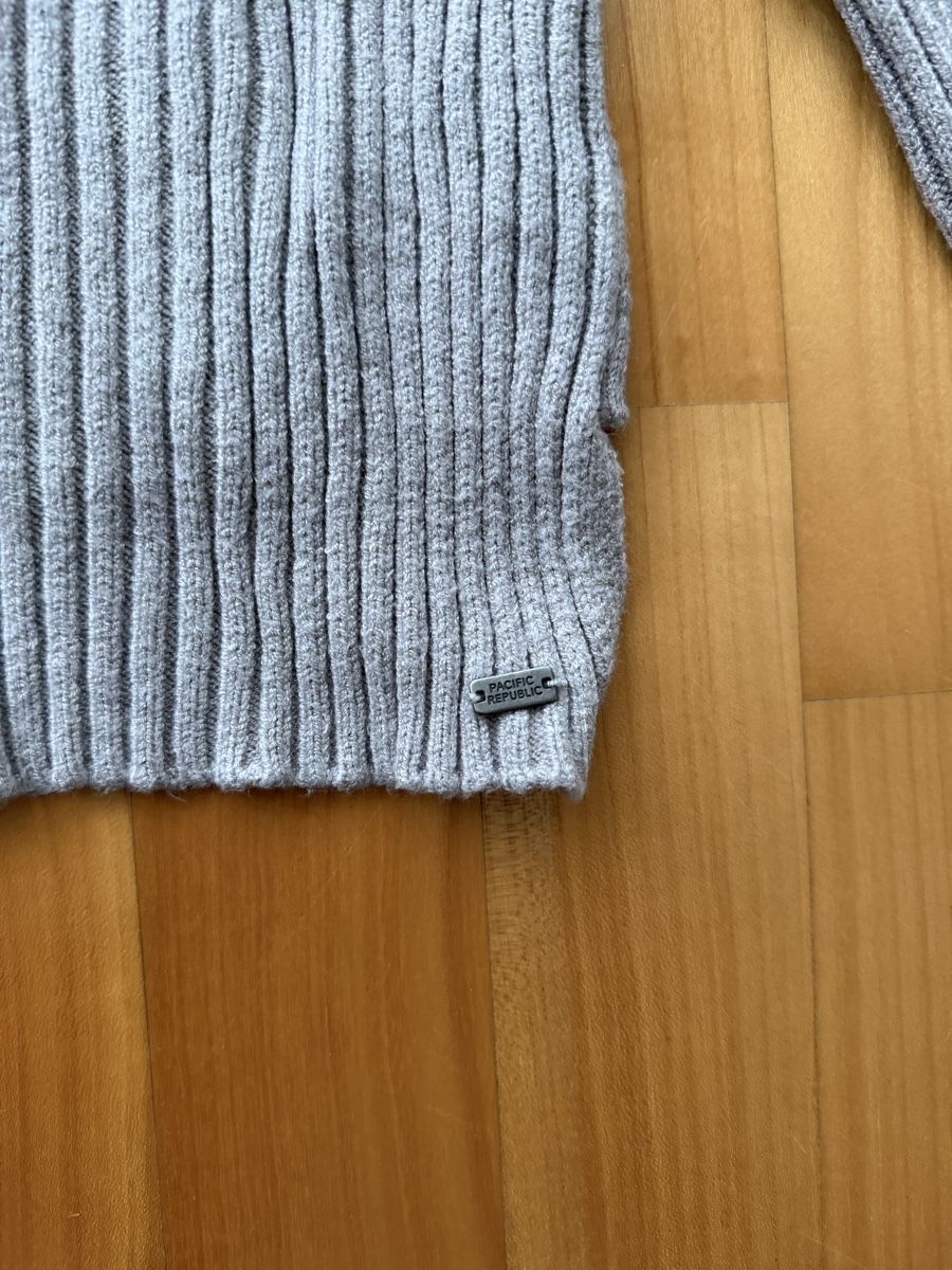 Pull&Bear Maglioni & Felpe: Grauer Cropped Strickpullover von Pull&Bear, Grösse S – Nuovo (secondo la descrizione) da Lachen SZ venduto da ali_5xw5 1