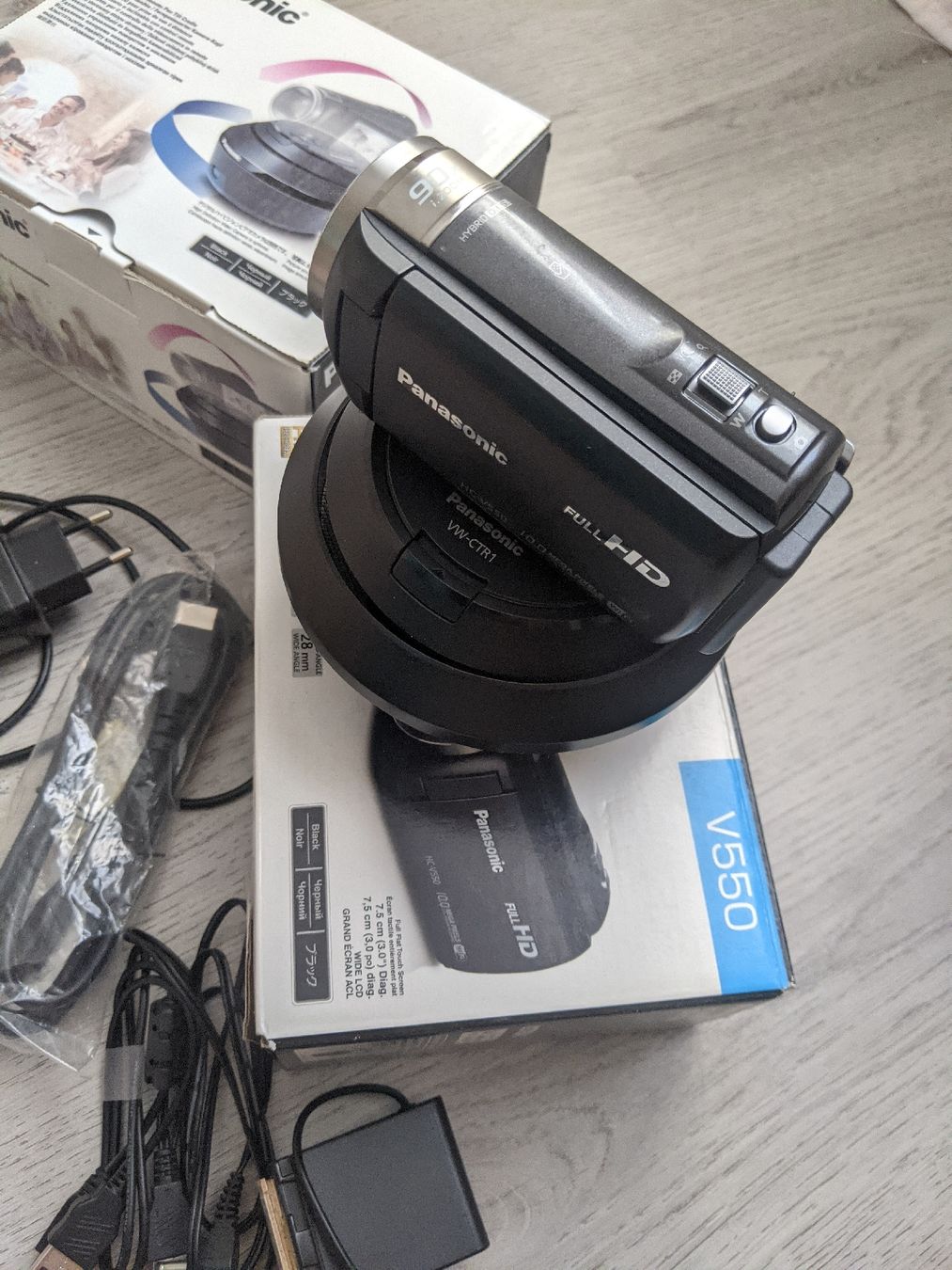 Panasonic Videocamere: Panasonic video camera HC-V550 and VW-CTR1 cradle – Usato da Orbe venduto da NorthMost 4