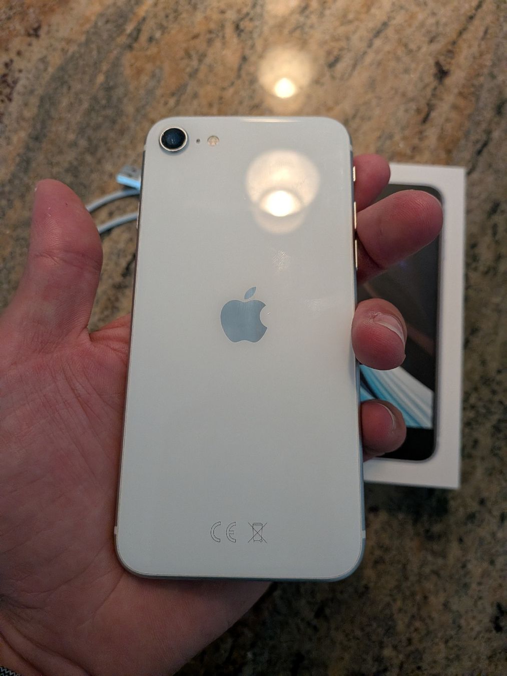 Apple Handys / Smartphones: Iphone SE 2. Generation 2020 mit 128 GB Speicher – Gebraucht aus Arbon von Mandy7 1
