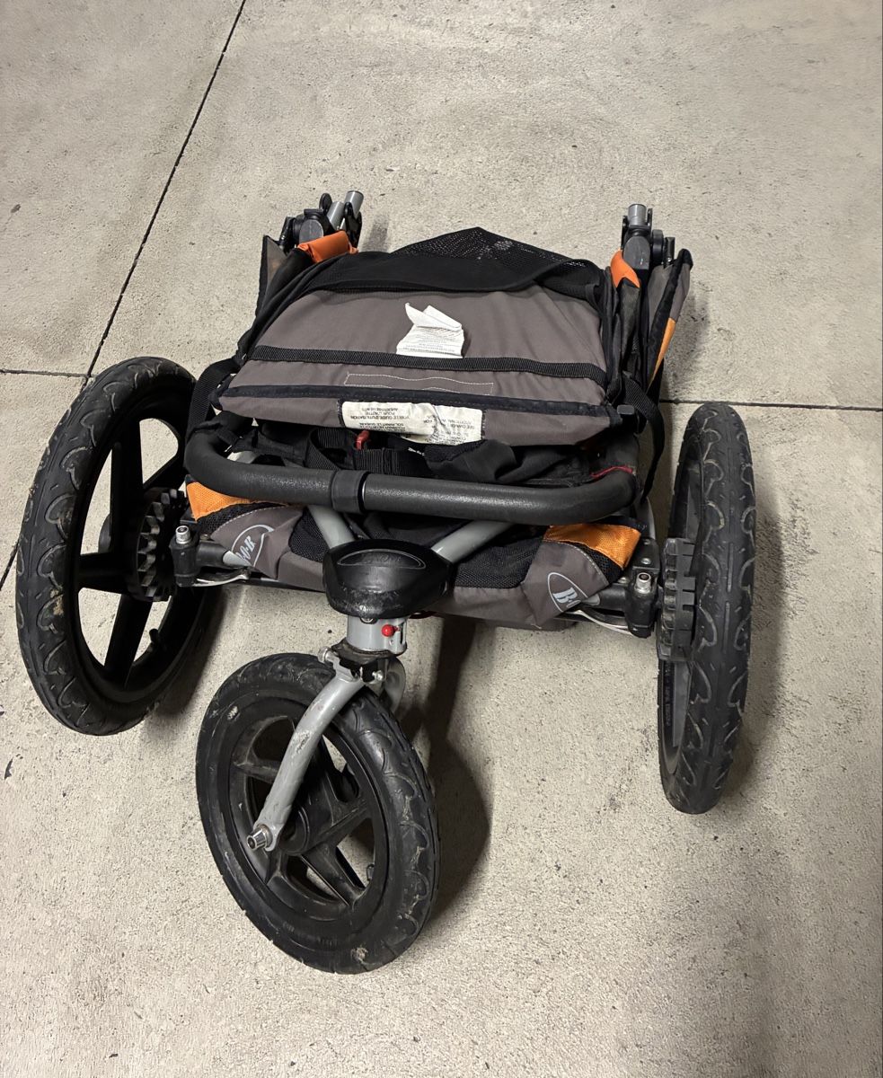 Poussette: BOB Revolution Jogging Stroller (used condition) – D'occasion à Genève par hen_9msg 5