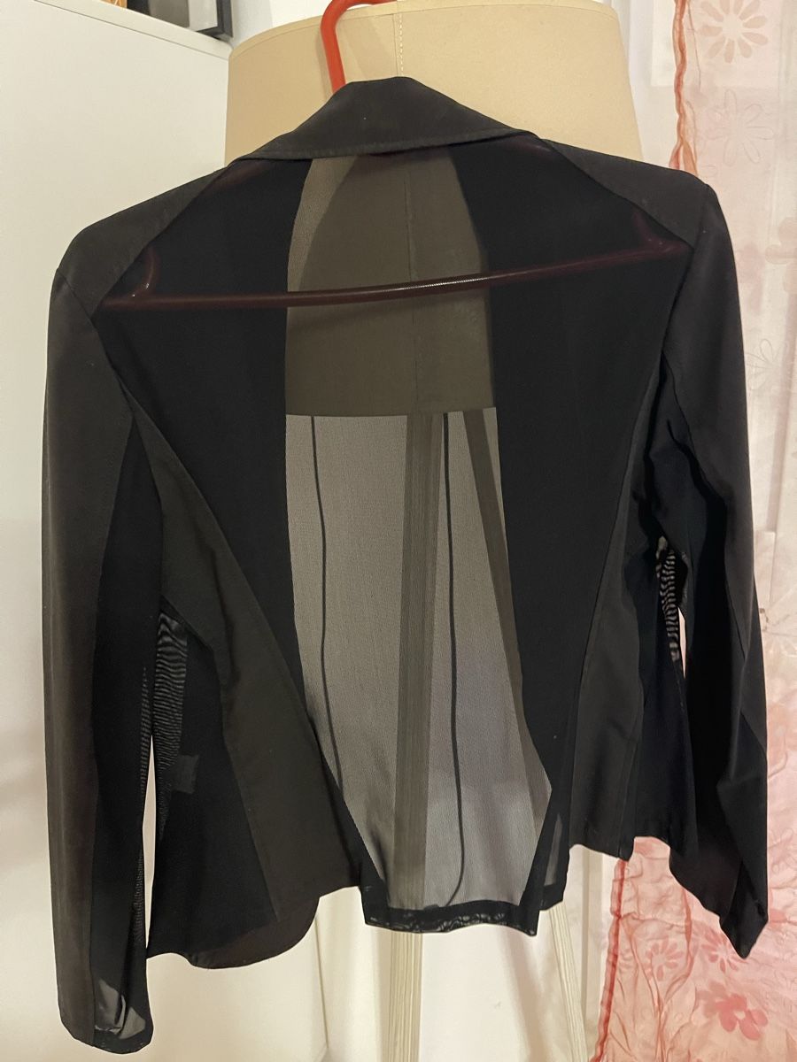 Giacche: Chic Black Blazer - Size Small - Semi-Sheer Detailing – Usato da Winterthur venduto da shp_xcc5 1