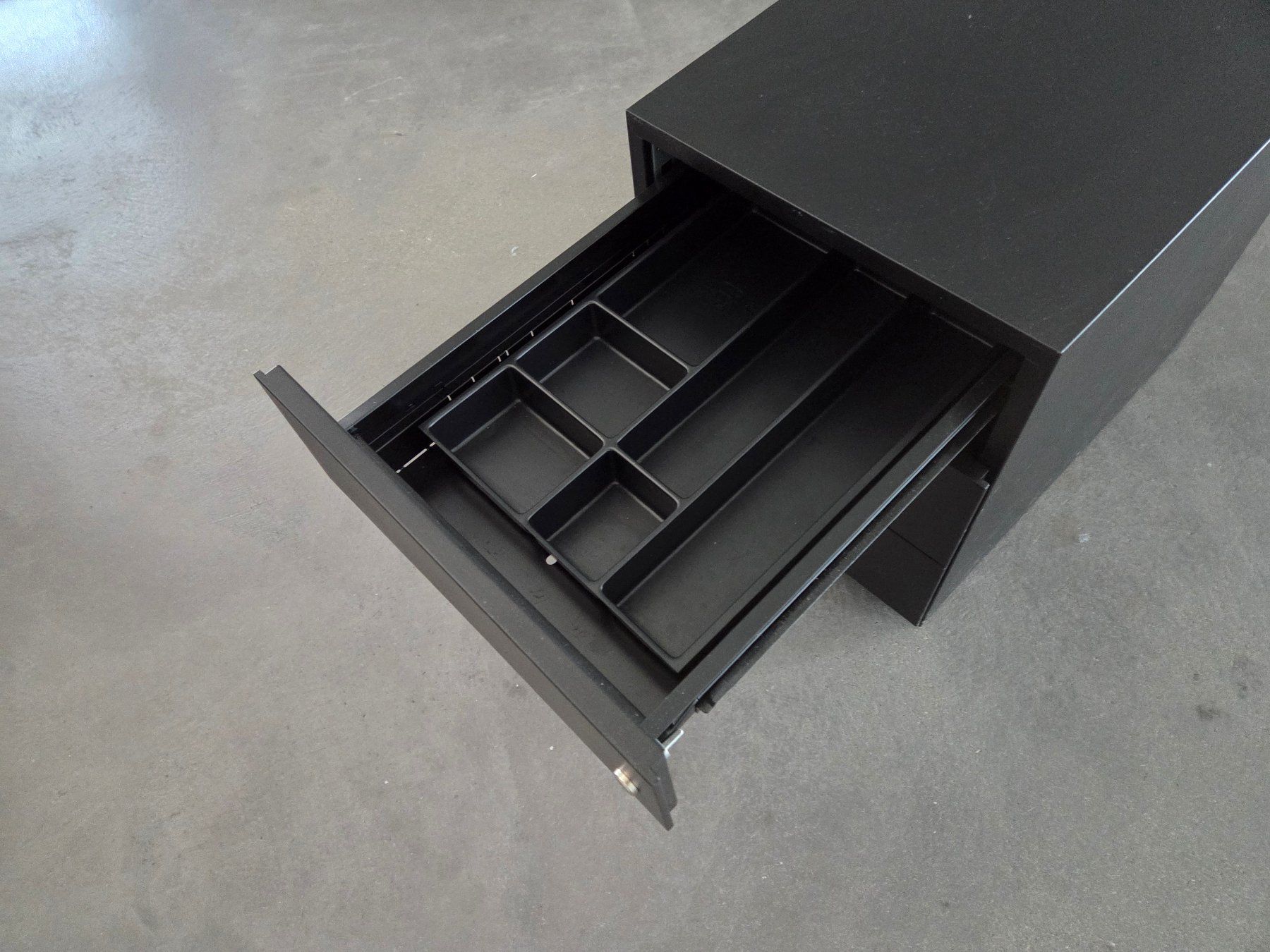 Banconi: Rollkorpus Metall schwarz lbh 56x42x49 – Usato da Zürich venduto da mdo_6fw2 1