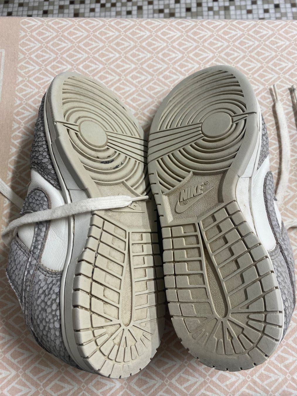 Nike Herrenschuhe: Nike Dunk Low Grey Python gr 40 – Gebraucht aus steinen von  5