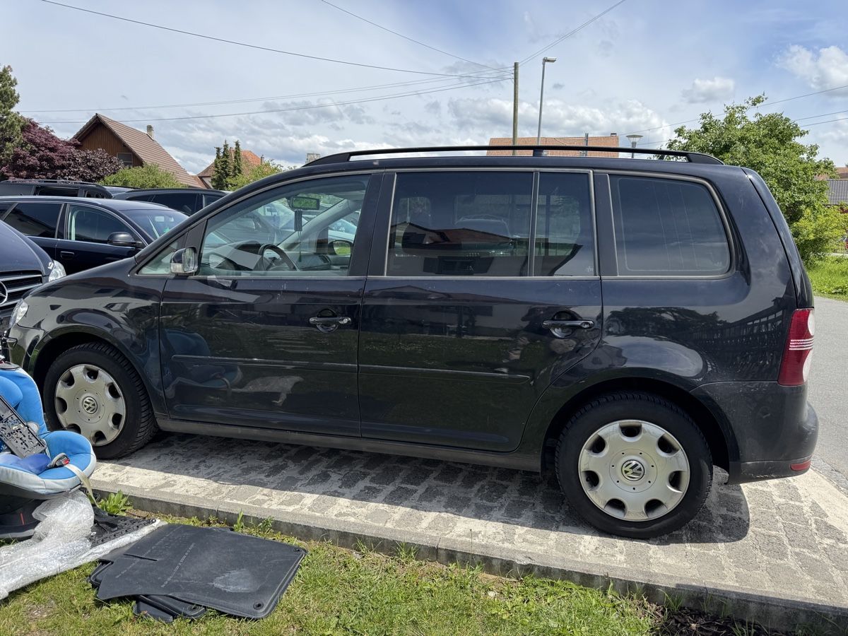 VW Automobili: vw touran 2.0 tdi – Usato da Corcelles-pres-Payerne venduto da ner_6p6k 2