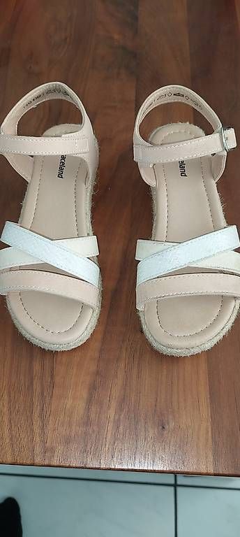 Scarpe per ragazze: Schuhe/Sandalen Gr.31 – Usato da Wohlenschwil venduto da Fabii82
