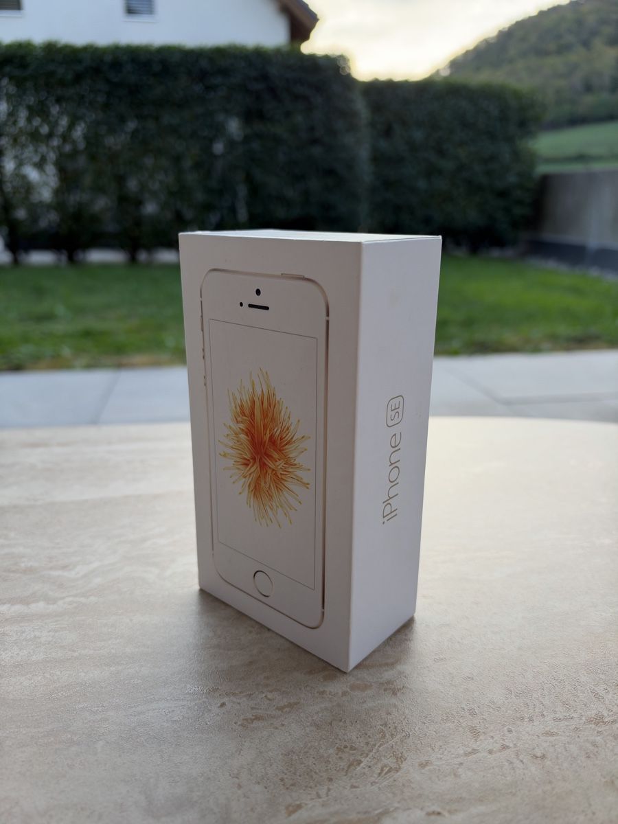 Apple Handys / Smartphones: İphone 5SE – Neu (gemäss Beschreibung) aus Holderbank SO von Doguscan 1