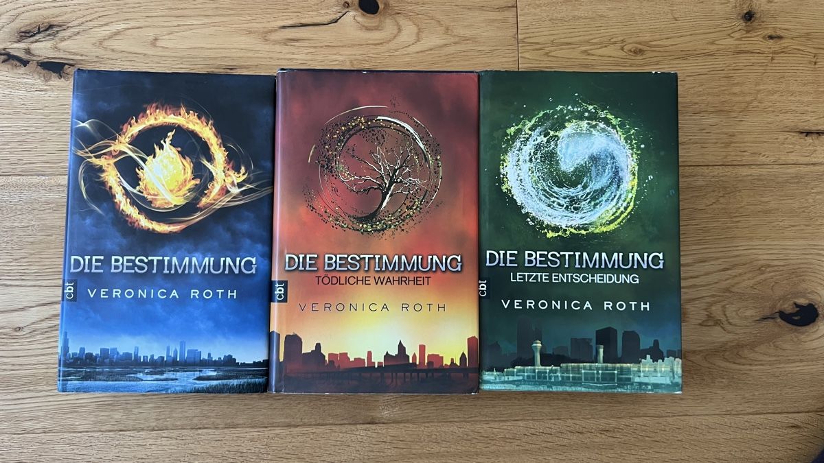 Libri: Die Bestimmung Trilogie von Veronica Roth – Nuovo (secondo la descrizione) da Hägendorf venduto da Sel.in.a 1