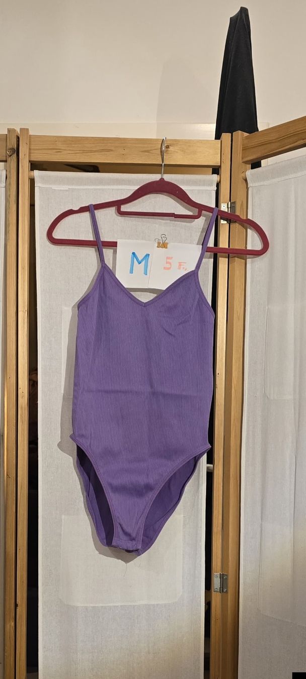 Top: Body violet M – Usato da Leysin venduto da sop_rfl6