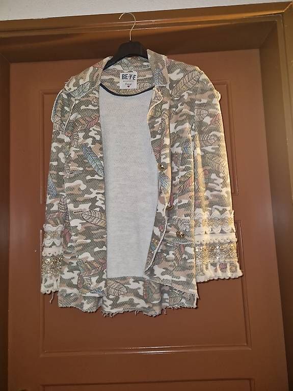 Giacche: Giacca camouflage con ricami e applicazioni – Usato da Bellinzona venduto da ali_j8kj 1