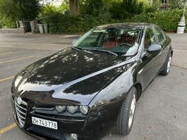 Alfa Romeo 159 Limousine schwarz mit rotem Leder
