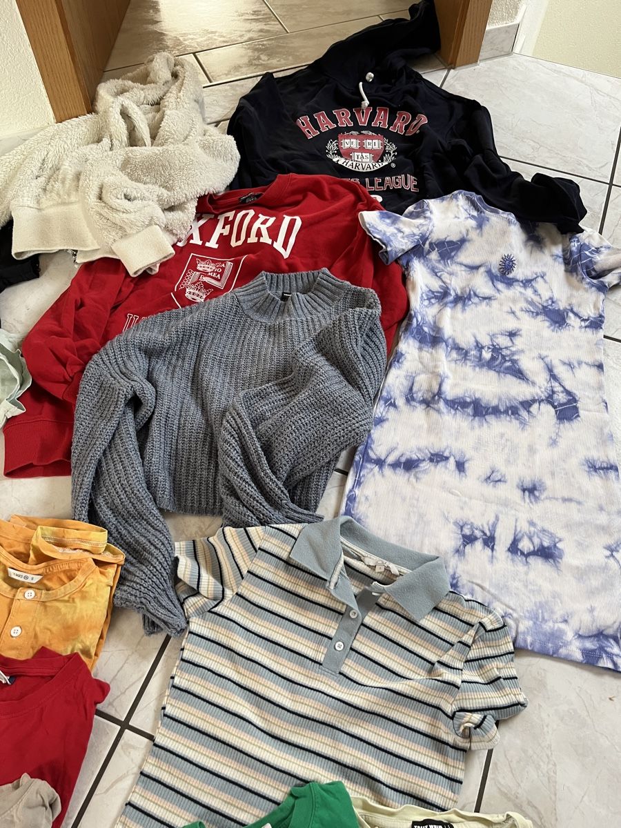Lotti & Set di vestiti: Kleiderpaket 25 Teile Grösse S – Usato da St.Pantaleon venduto da frodobi 2