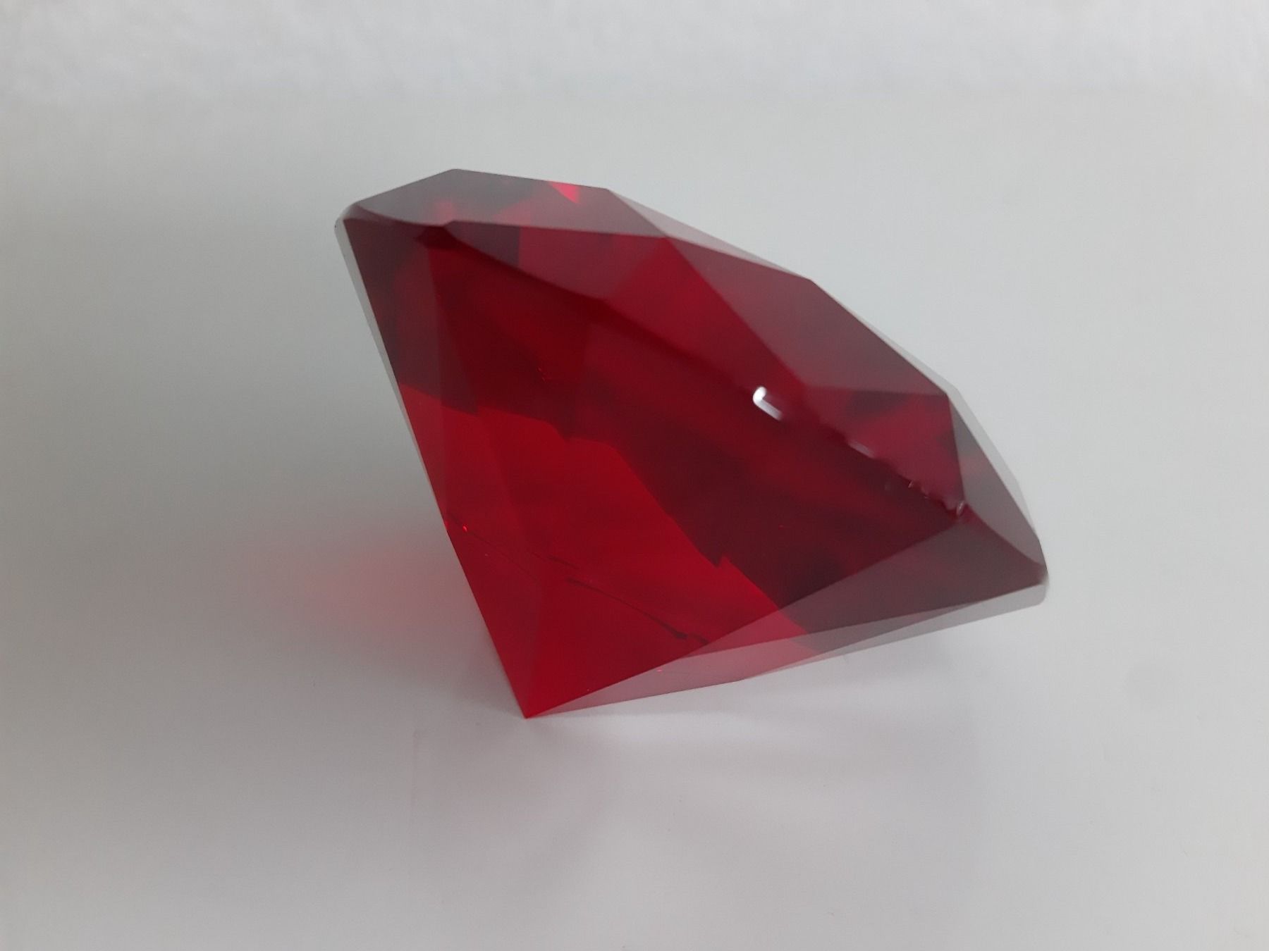 Tutte le decorazioni: Glas Diamant rot 8 cm Neu – Nuovo e nell'imballaggio originale da Urtenen-Schönbühl venduto da Kronengold 1