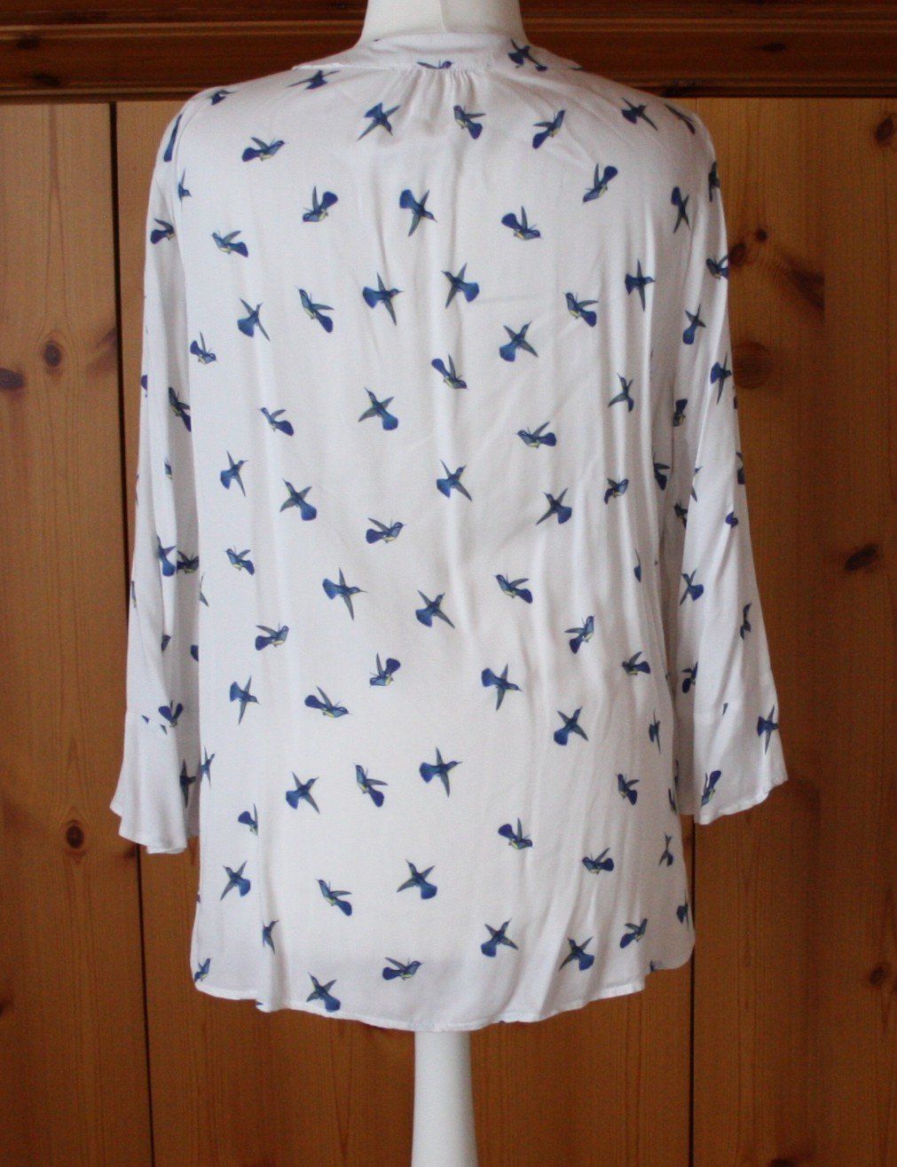 Camicette: Bluse Langarm weiss - hellbau Gr. XL – Usato da Flüelen venduto da Diversicum-Curvy 6