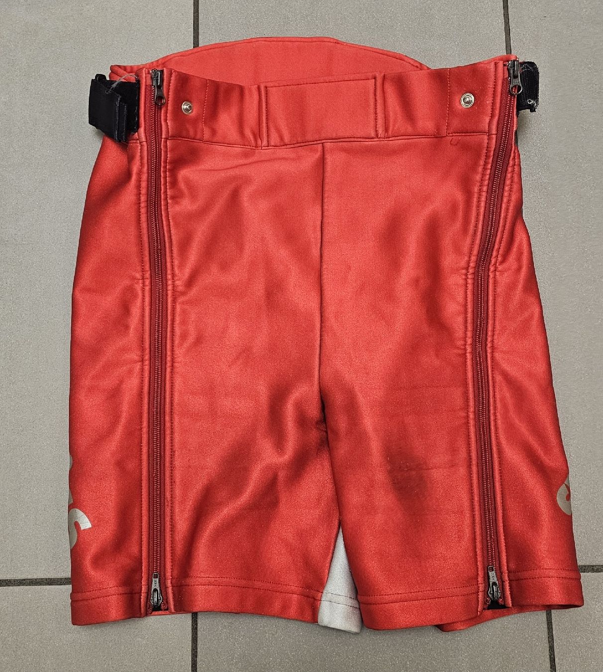 Pantaloni: Descente Swiss Ski Team Short – Usato da Payerne venduto da UpPower 1