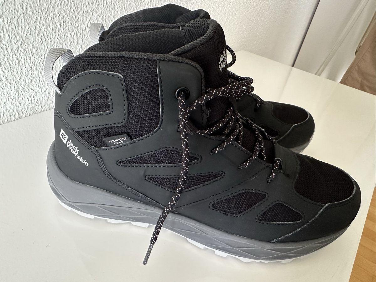 Scarpe da uomo: Wanderschuhe, Größe 40 – Usato da Männedorf venduto da Ewallstreet