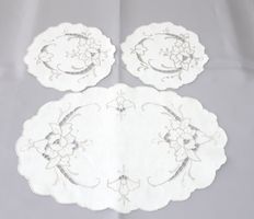 Richelieu-Stickdeckchen -  Napperons en broderie Richelieu