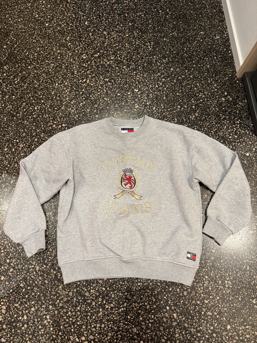 Tommy Hilfiger Maglioni & Felpe: Tommy hilfiger grey sweater size small – Usato da Zürich venduto da gva_r9gs