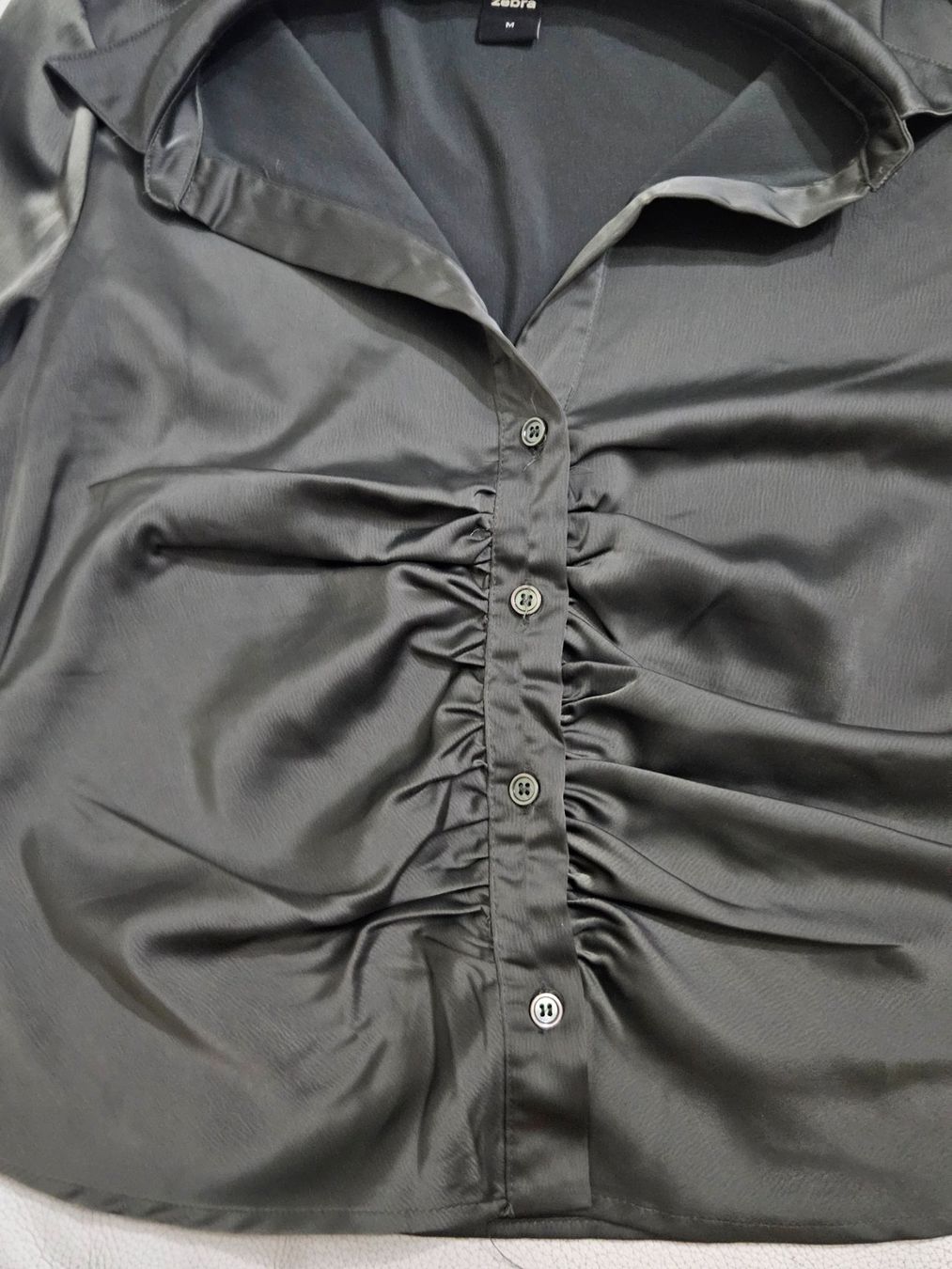 Camicette: Chemise satin kaki – Nuovo (secondo la descrizione) da Les Acacias venduto da minnie6 2