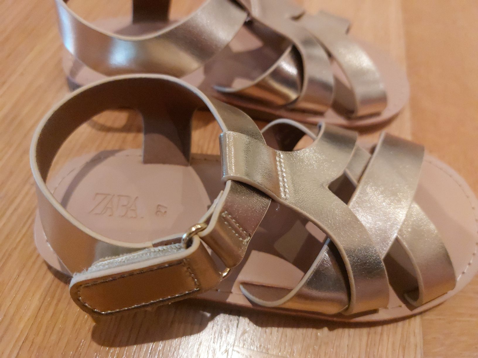Zara Scarpe per ragazze: Zara Kids Gold Sandals - size 27 – Nuovo (secondo la descrizione) da Zürich venduto da Lolaad 1