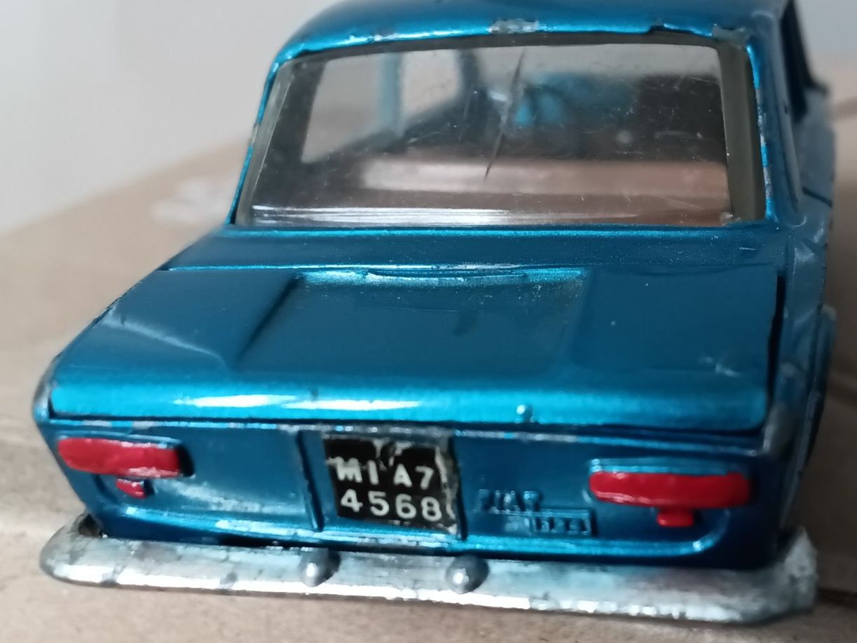 Mebetoys A-16 FIAT 124 - ohne Motor! (Difettoso) a