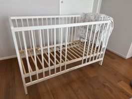 Kinderbett, weiss, mit Decke und Kissen, Top Zustand! (58)