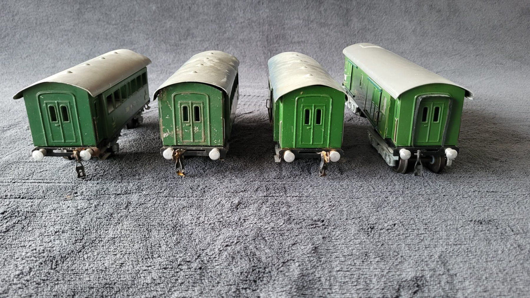 Buco Modelleisenbahnen: Buco Spur 0 - 4 Eisenbahnwagen der SBB – Gebraucht aus Glis von nice68 2