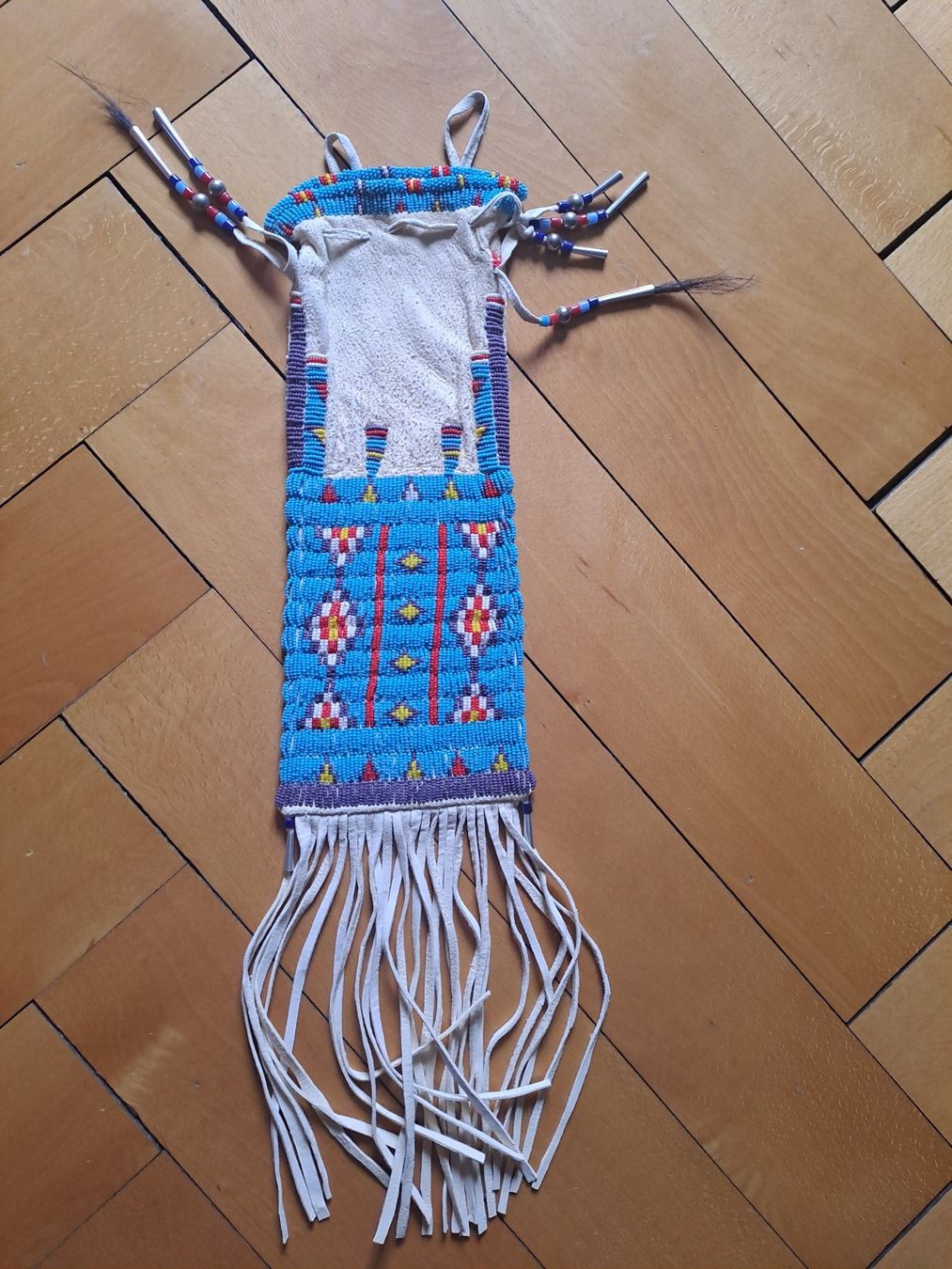 Perle (finte): NATIVE CHEYENNE PIPE-BAG  PERLES – Usato da LAUSANNE venduto da KWEW