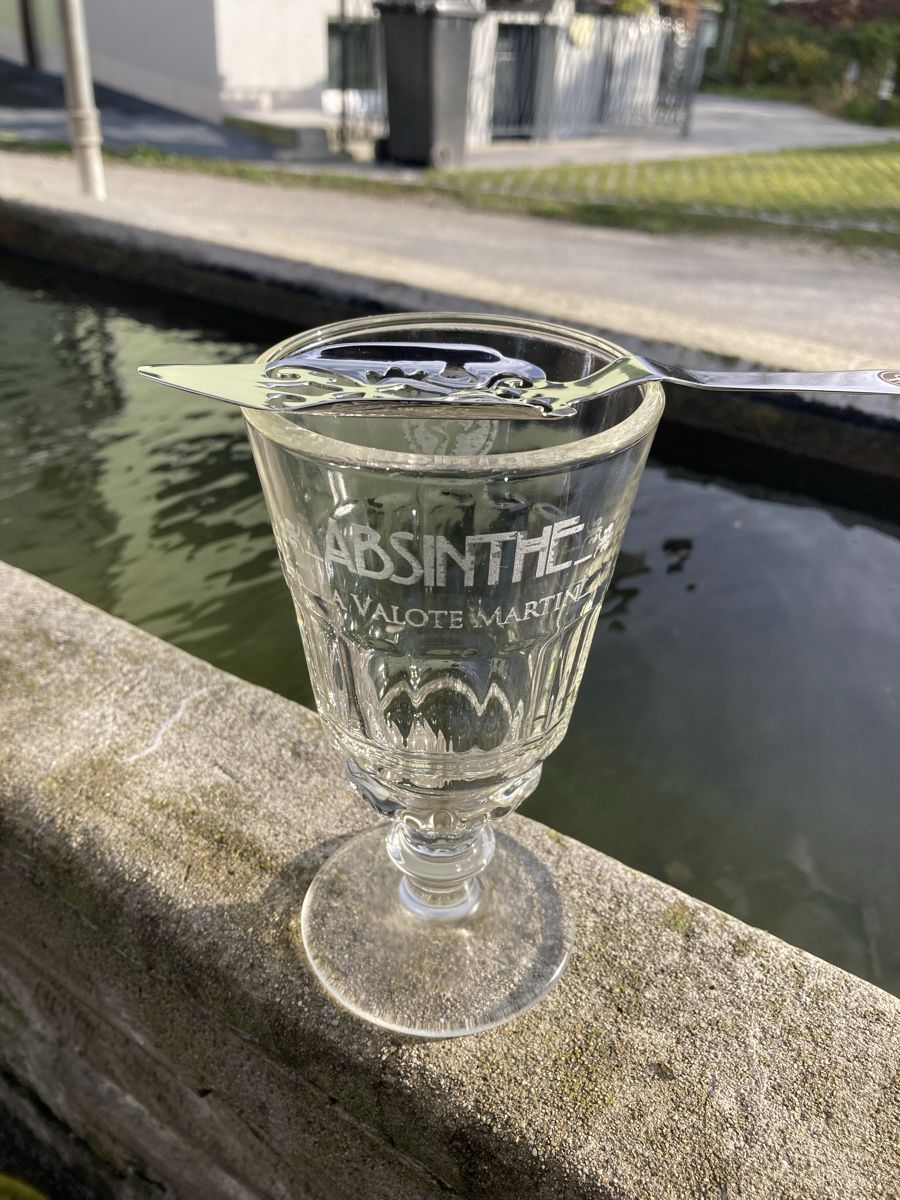 Bicchieri: Absinthgläser 6 Stck mit Löffel 3 Stck – Nuovo (secondo la descrizione) da Courgevaux venduto da latour1973
