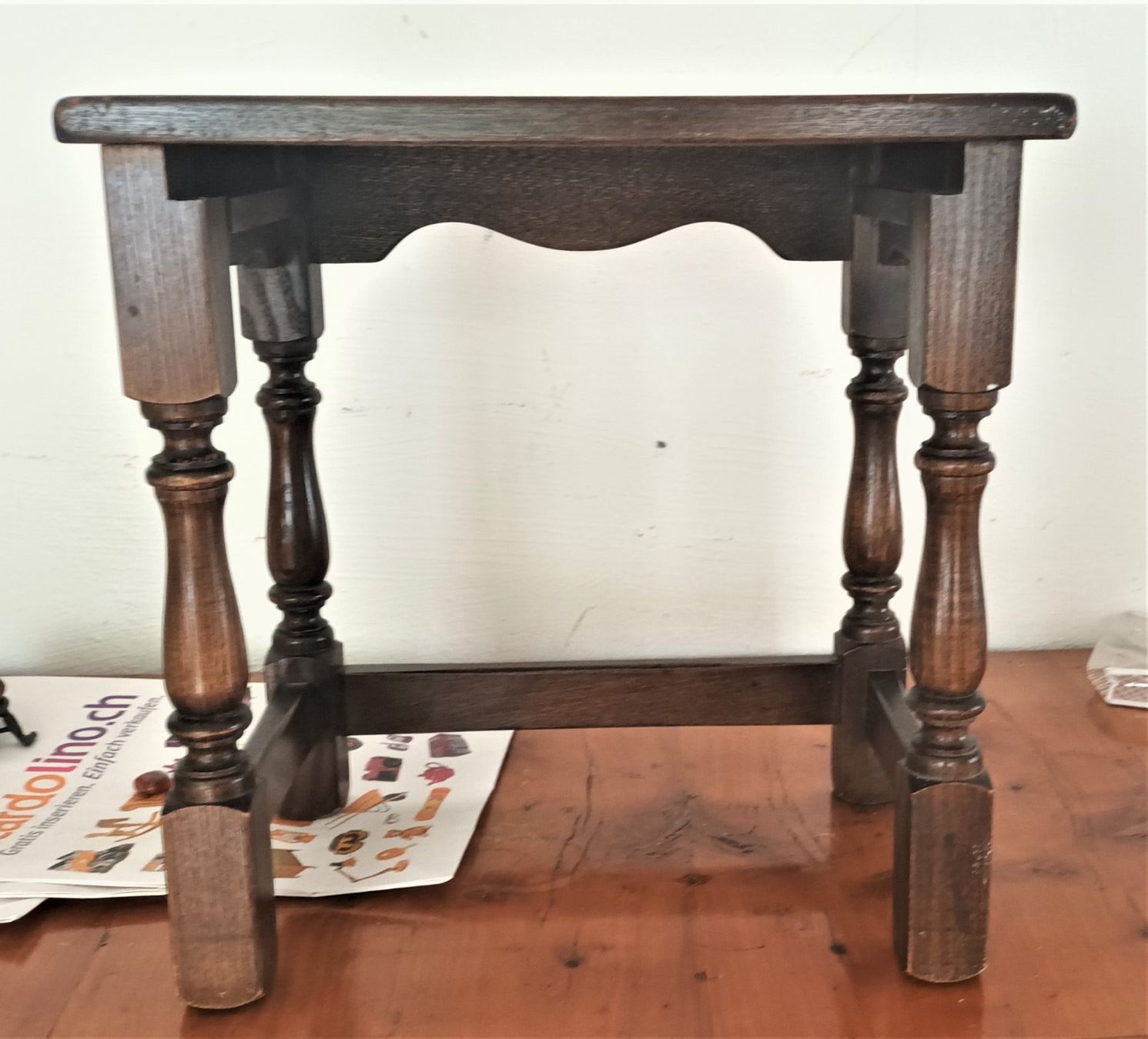 Sgabelli: Antiker englischer Hocker Joint Hocker Beistelltisch – Usato da Vaduz venduto da Bergtiger
