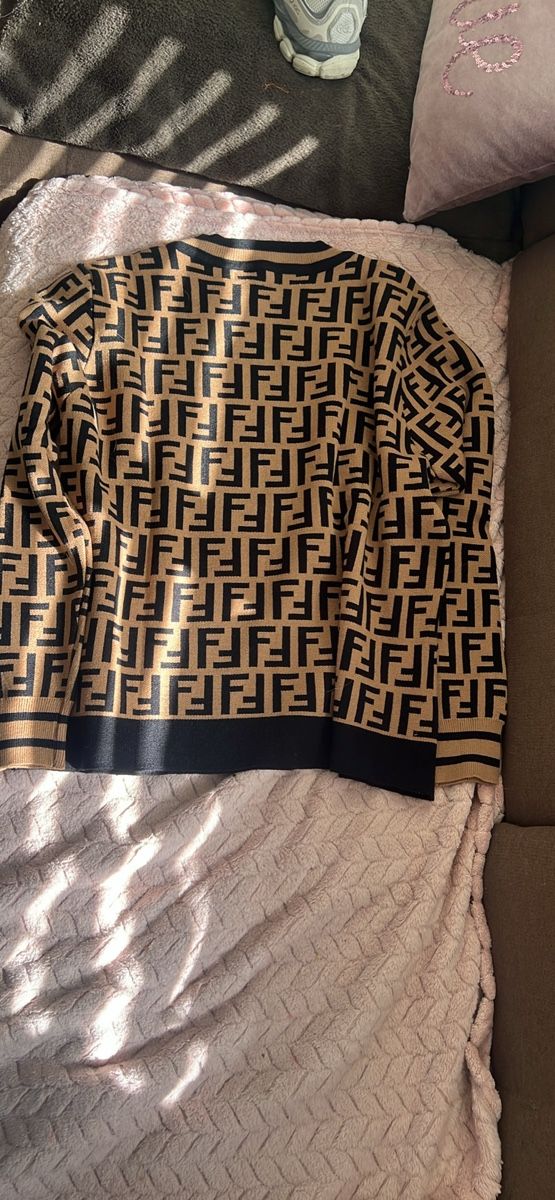 Fendi Maglioni & Felpe: Pull Fendi Neuf – Nuovo e nell'imballaggio originale da Treycovagnes venduto da nat_f6j8 1