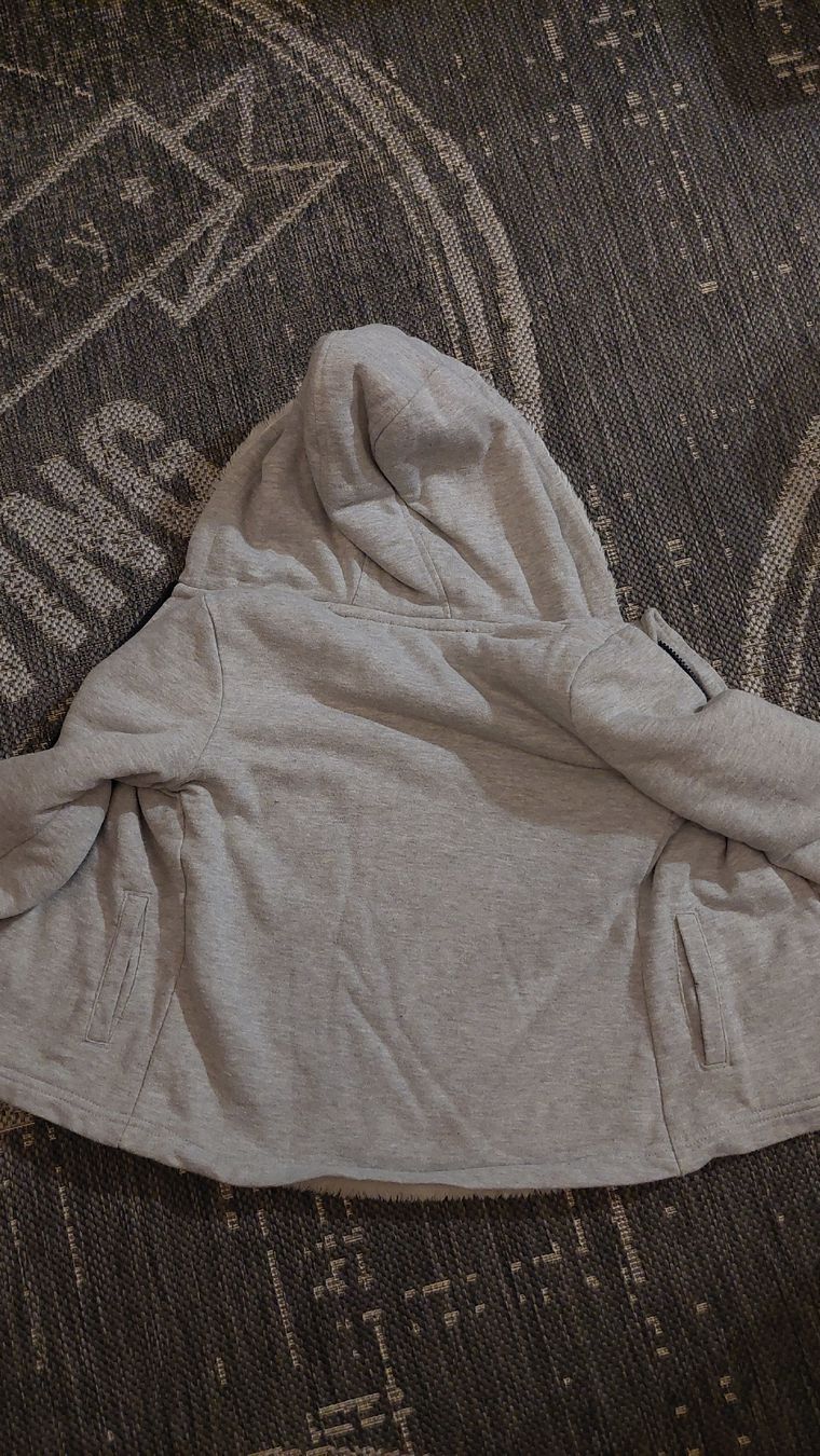 Vestes & Manteaux: Kinder Kapuzenjacke Grau mit Teddyfutter Grösse 122-128 – D'occasion à Egolzwil par mobiledeluxe 5