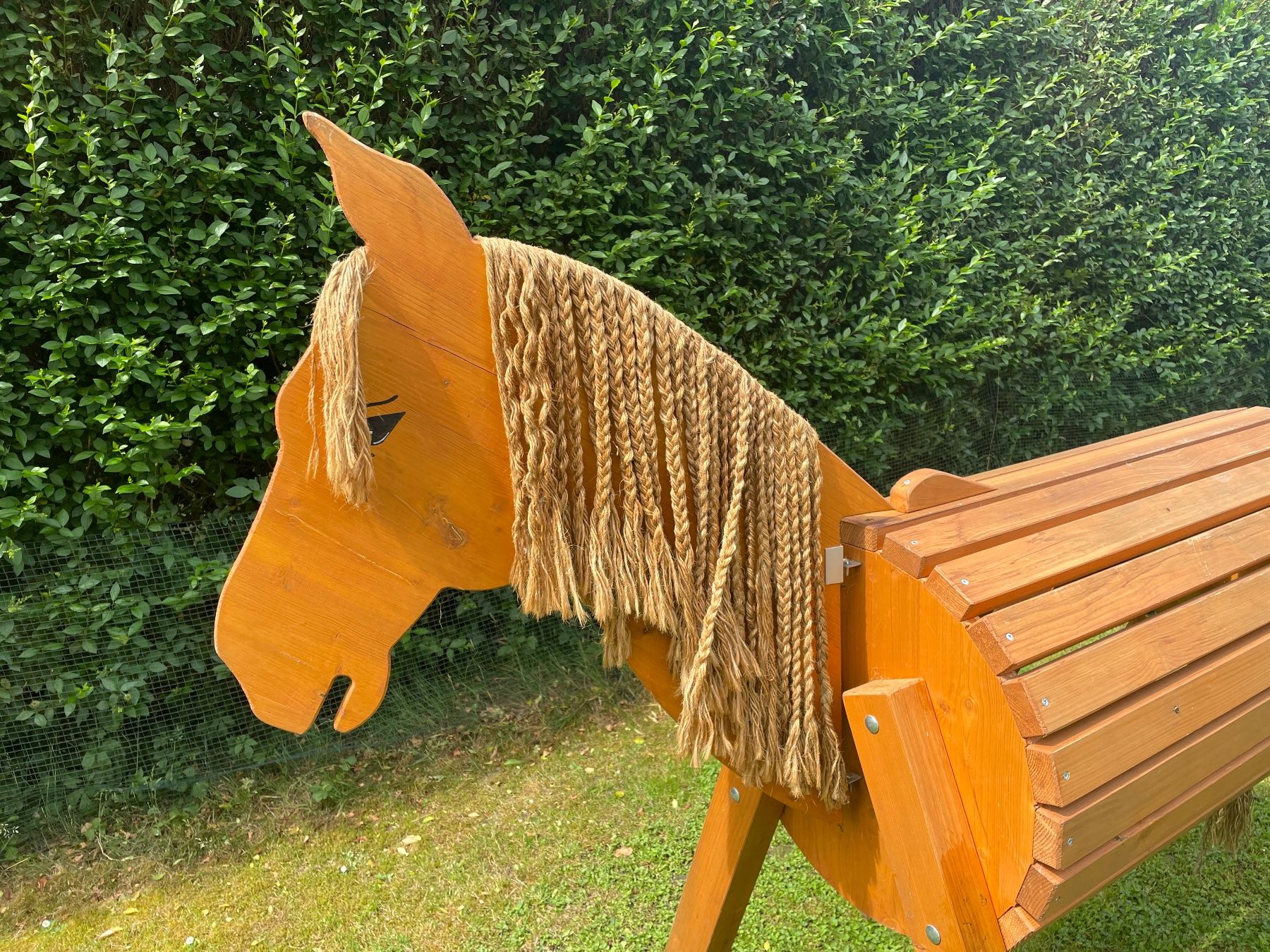 Spielzeuge: Holzpferd/Gartenpferd – Gebraucht aus Waltenschwil von hansnine 2